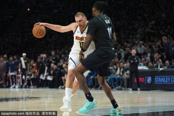 热刺队医引争议：西蒙斯重伤后仍被要求进行场边测试