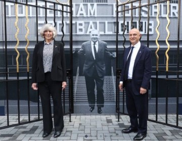 官方:比尔-尼科尔森大门在托特纳姆热刺的新球场正式重新开放