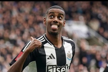 1.4亿豪赌！纽卡疯狂引援背后藏玄机，利物浦偷乐：伊萨克离队倒计时？