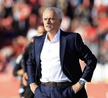 帕夫利季斯7点球救不了本菲卡!穆帅战术板被批:20年前的战术打不动现代足球