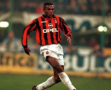 欧冠历史十大中卫评选：马队居首，范迪克上榜，水爷第三