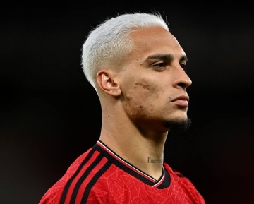 安东尼联手贝蒂斯“杀价”!要求租借回西甲,曼联不接受就砸手里