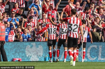 黑猫归来!桑德兰重返英超首秀3球大胜 夏窗豪掷上亿引援