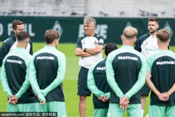 德甲球队不莱梅训练备战比赛</title>
<title>德甲球队不莱梅训练备战比赛