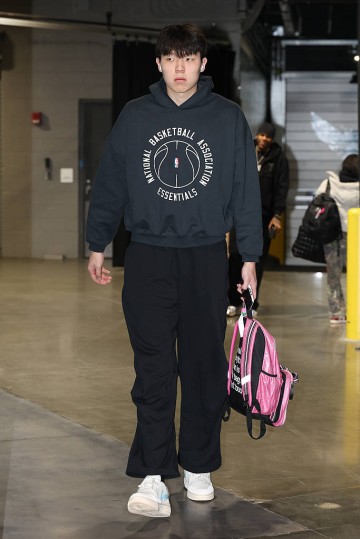 杨瀚森NBA生涯第14场2分之战 也是第7场2分1板