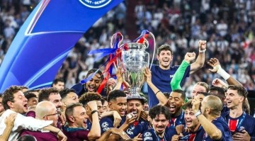 3-1，4-0！欧冠悲欢夜！蓝军拜仁进球大战，卫冕冠军巴黎主场收官