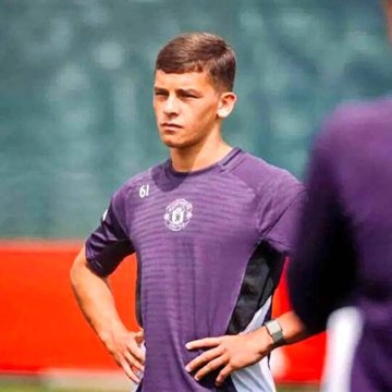 曼联第三右边锋已定!青训福登训练表现征服阿莫林,年底有望首秀