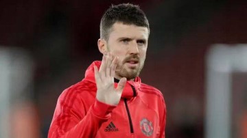 曼联冬窗首签锁定!新帅刚上任就提刚需,阿莫林埋的坑终于要填了