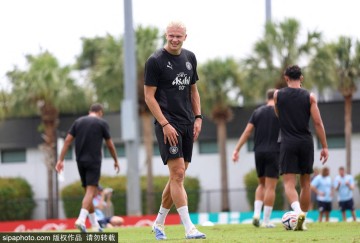 曼联锁定挪威新星赫兰德，马奎尔接班人之争风云再起