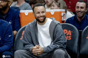 回归？曝库里将在下周一对阵火箭的比赛中复出