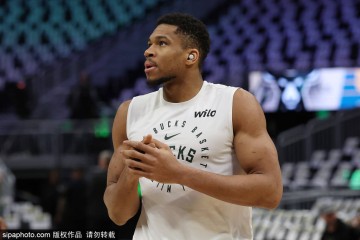 曝雄鹿劝说字母哥留队 强调一人一城、东部好争冠