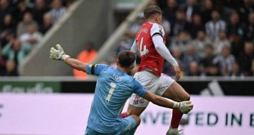 阿森纳女足今夜欧冠全球双冠到手,加时绝杀点燃酋长球场,姑娘们把历史写进传奇章节