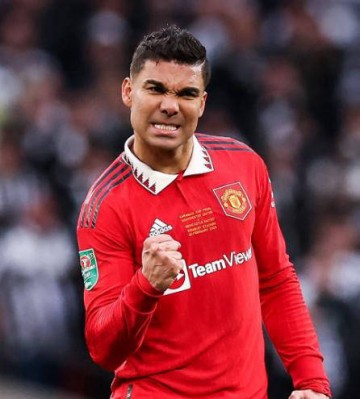 再见,曼联!欧冠三连冠巨星含泪离队,主动降薪展现职业典范