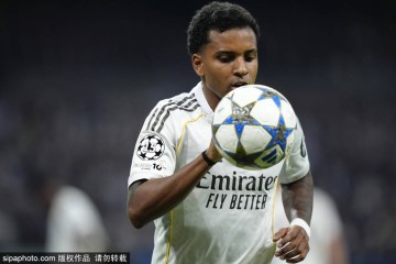 阿瓦雷斯的完美复仇：点球与任意球双杀皇马