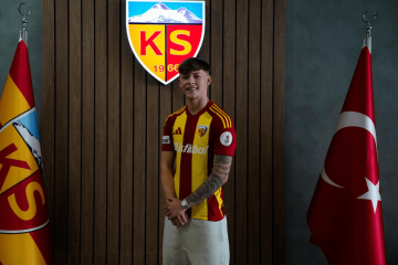 曼联官宣冬窗离队第一人！新帝星已确定留下，两人将争取压哨转会