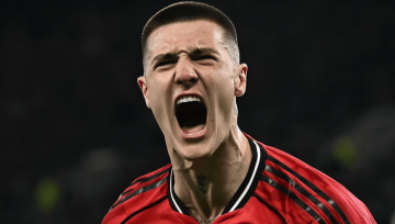 1-0又赢了!曼联重返前四甩开利物浦,舍什科替补绝杀杀疯了