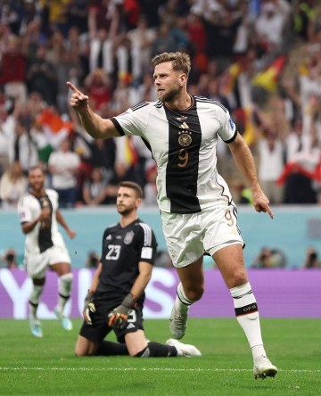 500万欧赌注!AC米兰签下失意锋霸,9号球衣背后的救赎与期待