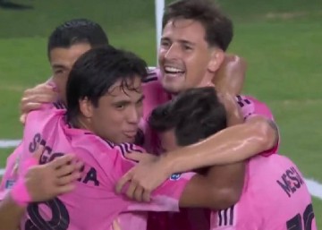 苏亚雷斯38岁独造2球,迈阿密国际2105万美元晋级16强