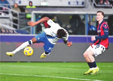 滕哈赫高压逼抢战术革新曼联:数据解析与实战影响