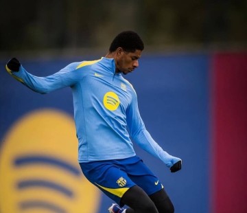 9球9助攻!拉什福德半程最佳引援,曼联太子为啥在巴萨打不上首发了