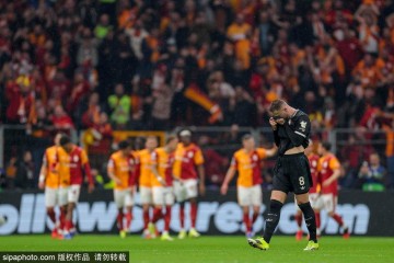 欧冠早报:10人尤文2-5 穆帅战皇马染红+维尼遭种族歧视