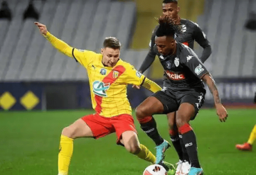 法甲焦点战:朗斯VS欧塞尔,榜眼与保级队的生死对决