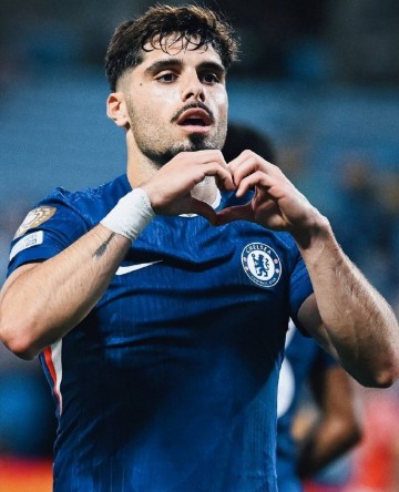 切尔西夺冠后加强引援,内托展示三座奖杯,赛季表现足够关键