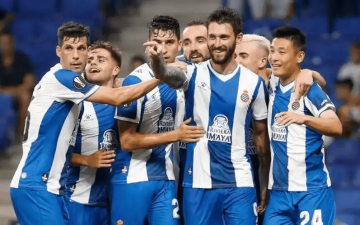 西甲焦点战:皇家社会主场迎战领头羊巴萨