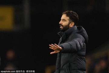 曼联内部矛盾加剧:阿莫林与高层意见不合,343战术与引援成焦点