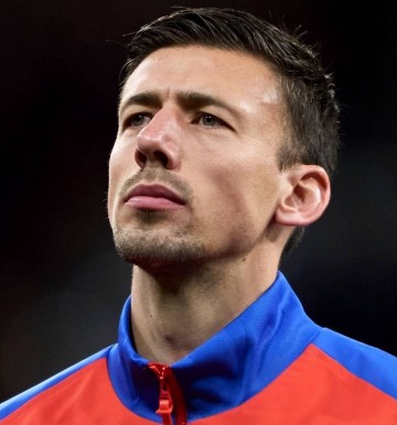 西甲1夜变天!巴萨惨败塞维利亚丢榜首,皇马2分领跑,马竞第6