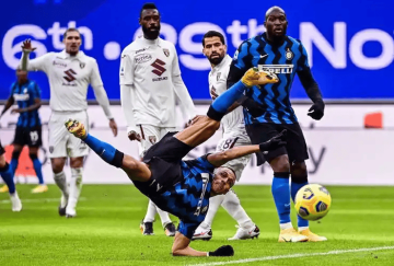 周日020 意甲强弱对决:萨索洛主场残阵保平VS国际米兰客场稳胜,争冠与守势博弈