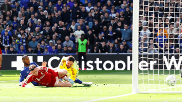 英超德比2-1：两人重伤+火爆冲突+100分钟绝杀 10.2亿豪门坐稳前5