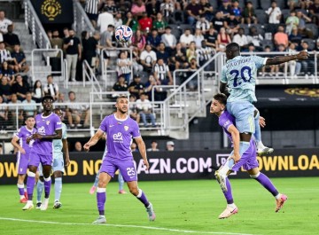 穆阿尼孔塞桑双响，伊尔迪兹世界波，尤文5-0大胜，超越曼城登顶