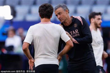 5-0！巴黎欧冠问鼎，恩里克“脱”颖而出！与柔道巨兽熊抱，致敬国米，燃爆慕尼黑！