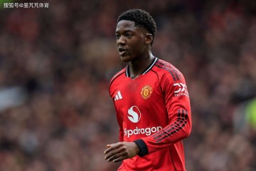 曼联夏窗中场大换新!续约梅努成优先项,三新人成卡里克主推人选