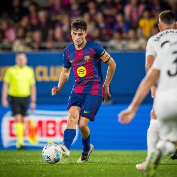 佩德里4项数据冠绝欧洲,巴萨中场核心闪耀,欧冠对决迎来正名之战