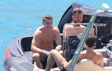 邮报:约克雷斯被拍到正在希腊日光浴 等待阿森纳和曼联的报价