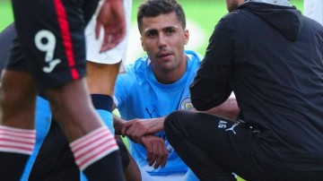 曼城金球先生又伤了!仅踢20分钟被换下 彻底沦为玻璃人