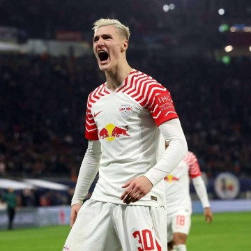 冲前六,曼联争夺195cm高中锋!估价8000万欧元!面临纽卡竞争