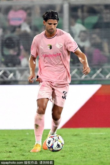 欧冠小组赛战术解析:如何破解曼城的进攻体系?