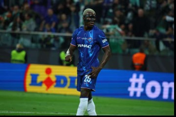 1.15亿转会费打水漂?23岁凯塞多落选金球奖惹众怒,蓝军真核被谁黑了