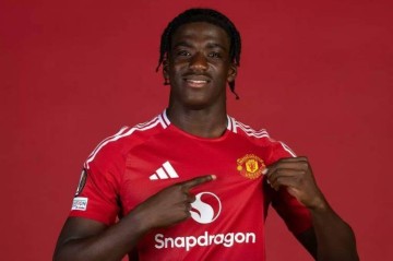 曼晚:17岁库孔基将与曼联签订职业合同,外界将他与格瓦比较