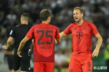 德甲狂欢一夜!拜仁2-0门兴,汉堡6-1大胜成功升级,球迷疯狂庆祝