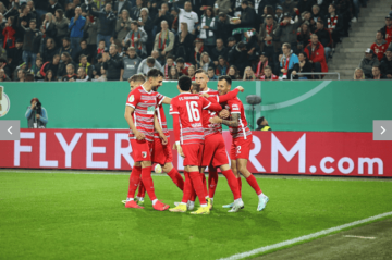 足坛悲喜一夜!拜仁1-2爆大冷18轮不败终结,皇马2-0反超巴萨,多特蒙德3-0大胜