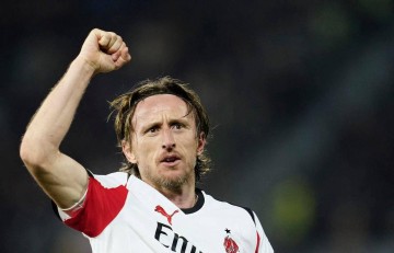 意甲最新积分榜更新:AC米兰客场2-1胜出,争冠形势明朗