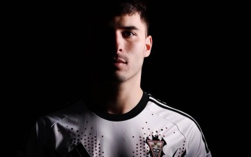 昔日西甲铁卫加盟新东家后遭遇冷落,山东泰山及时止损,做出了最明智的选择