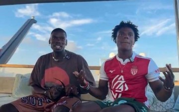 博格巴直播力挺登贝莱:法国天才若错失今年金球奖将终身无缘