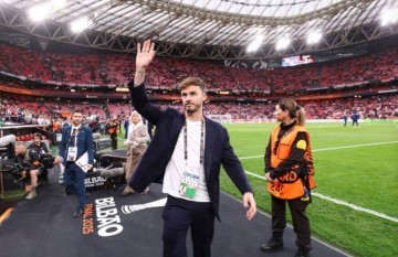 麦迪逊效仿特里换球衣庆祝热刺夺冠:我和队友一样配得上这枚奖牌