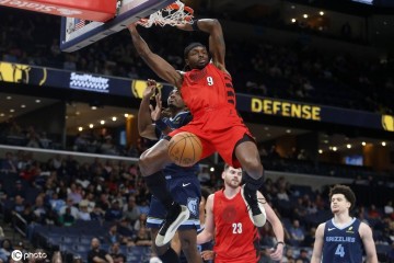 霍勒迪35+11格兰特30+9威廉姆斯20+11 开拓者胜灰熊