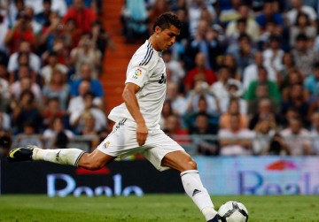 欧冠赛场上的任意球大师：C罗领先群雄